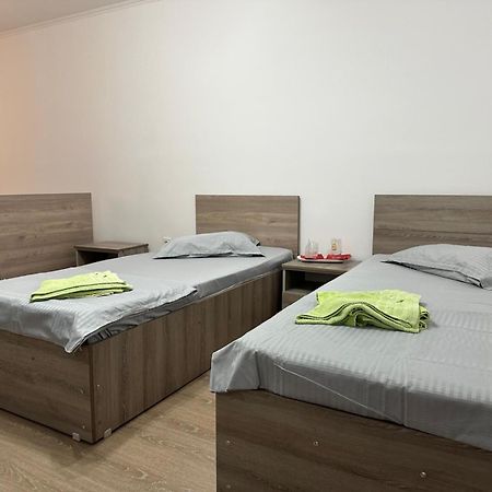 Pensiune Restaurant Rustic Rm Sarat Rimnicu Sarat Buitenkant foto
