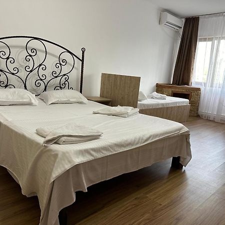 Pensiune Restaurant Rustic Rm Sarat Rimnicu Sarat Buitenkant foto
