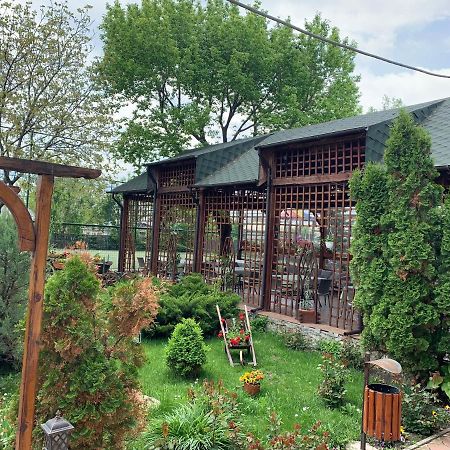 Pensiune Restaurant Rustic Rm Sarat Rimnicu Sarat Buitenkant foto
