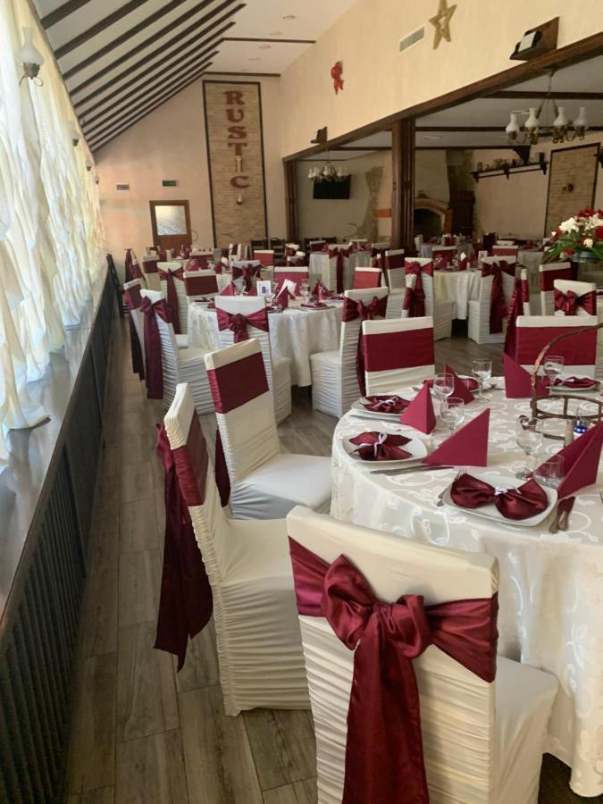 Pensiune Restaurant Rustic Rm Sarat Rimnicu Sarat Buitenkant foto