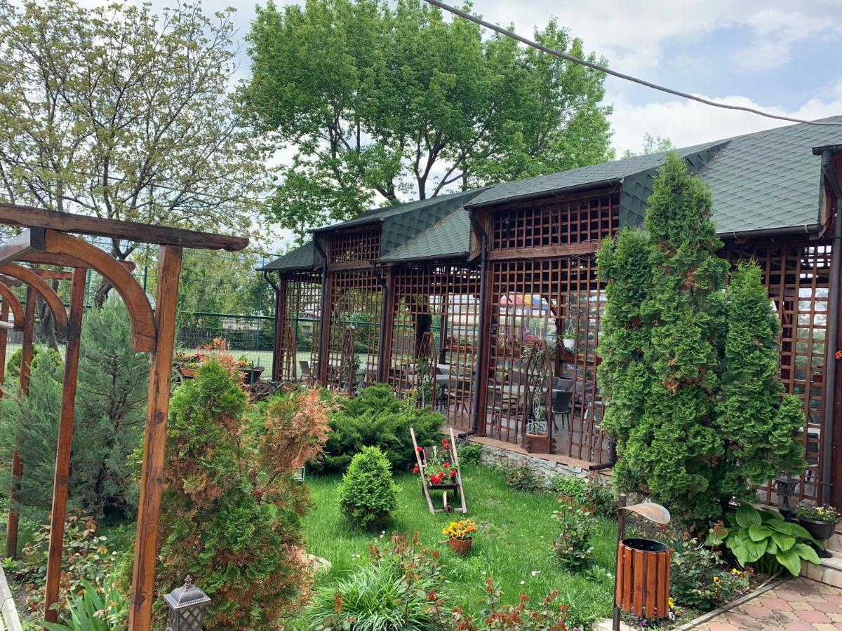 Pensiune Restaurant Rustic Rm Sarat Rimnicu Sarat Buitenkant foto