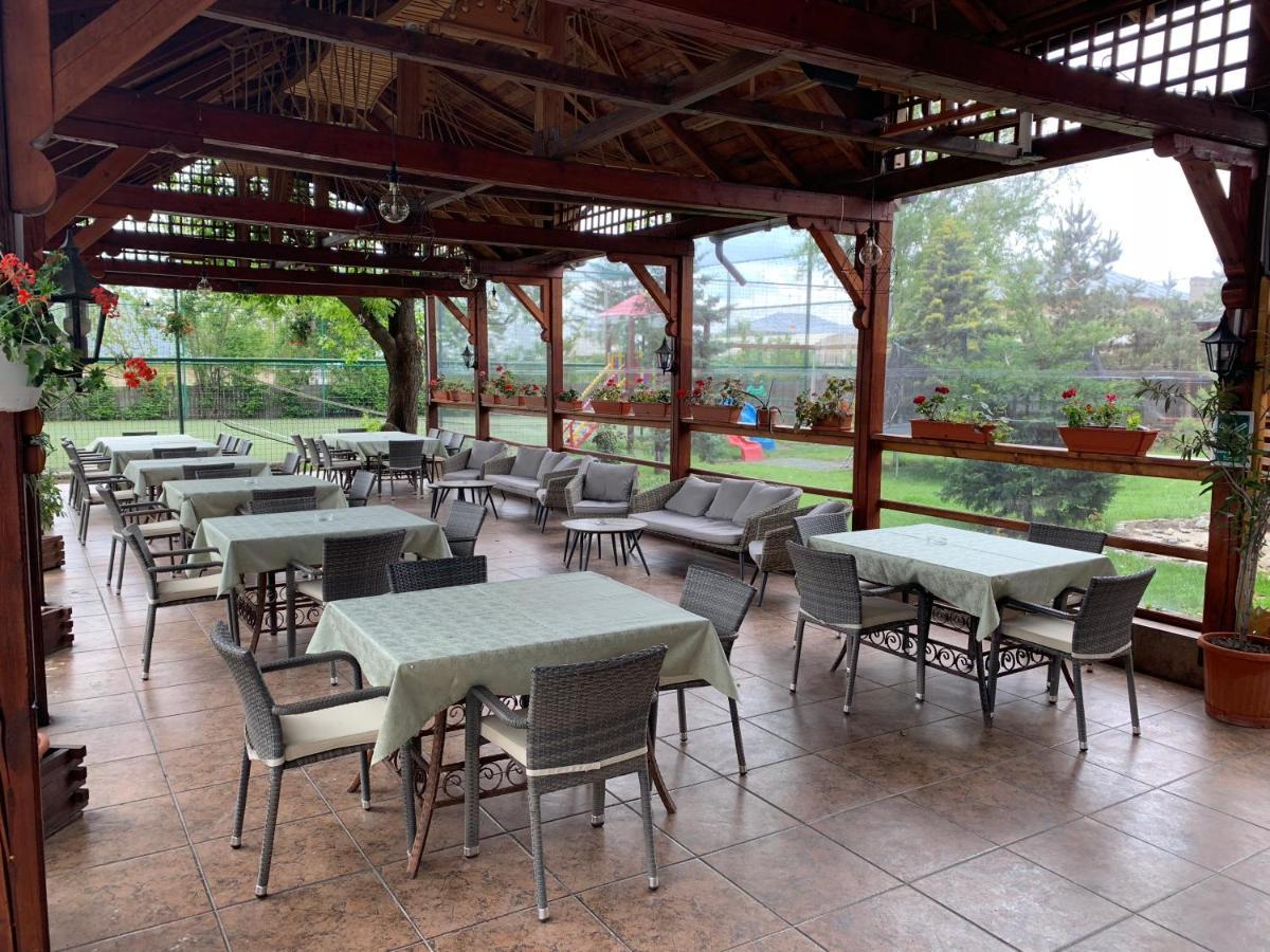 Pensiune Restaurant Rustic Rm Sarat Rimnicu Sarat Buitenkant foto